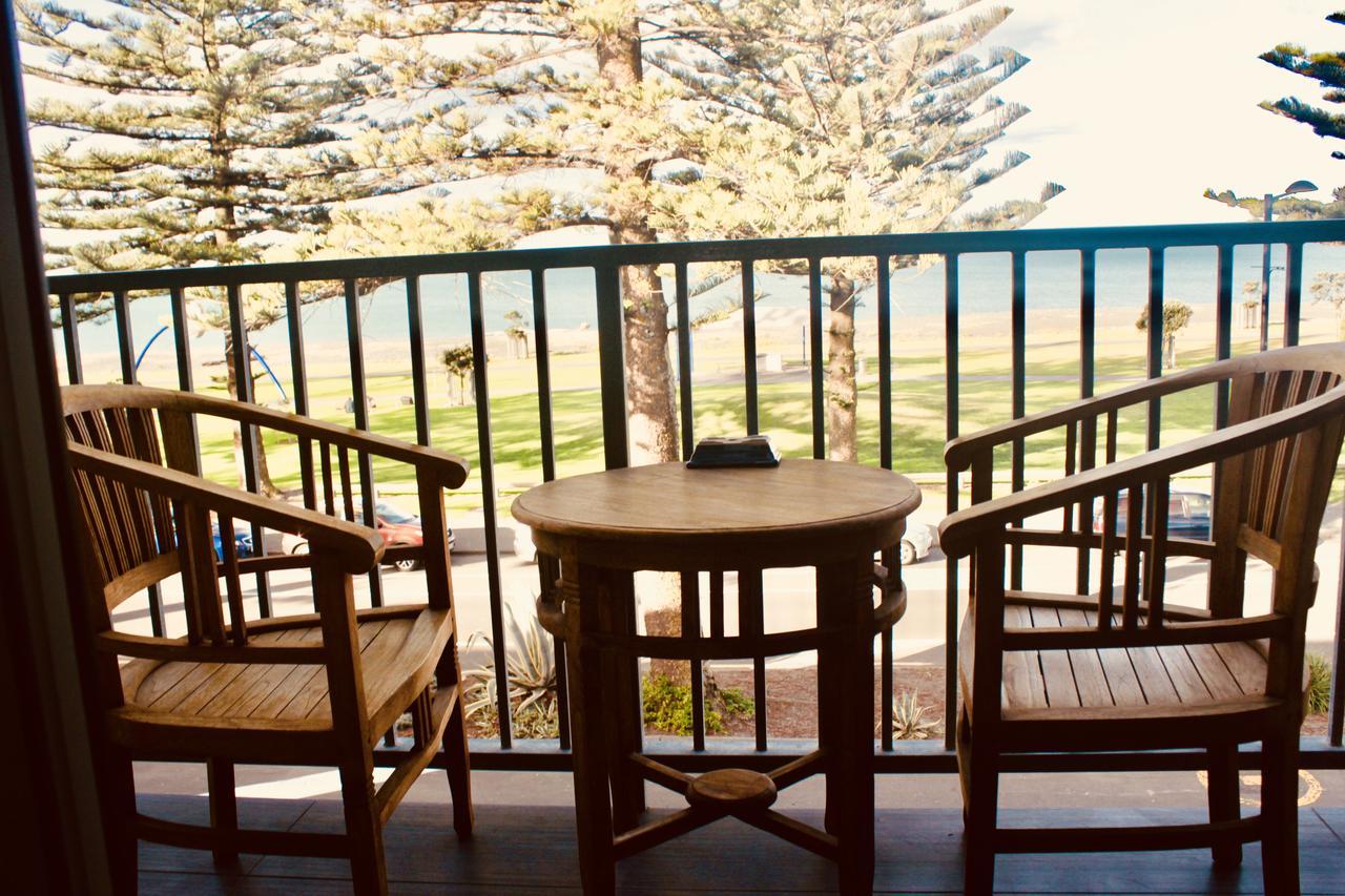 ホテル ザ ノーチラス ネーピア エクステリア 写真 A view from the balcony of a hotel room