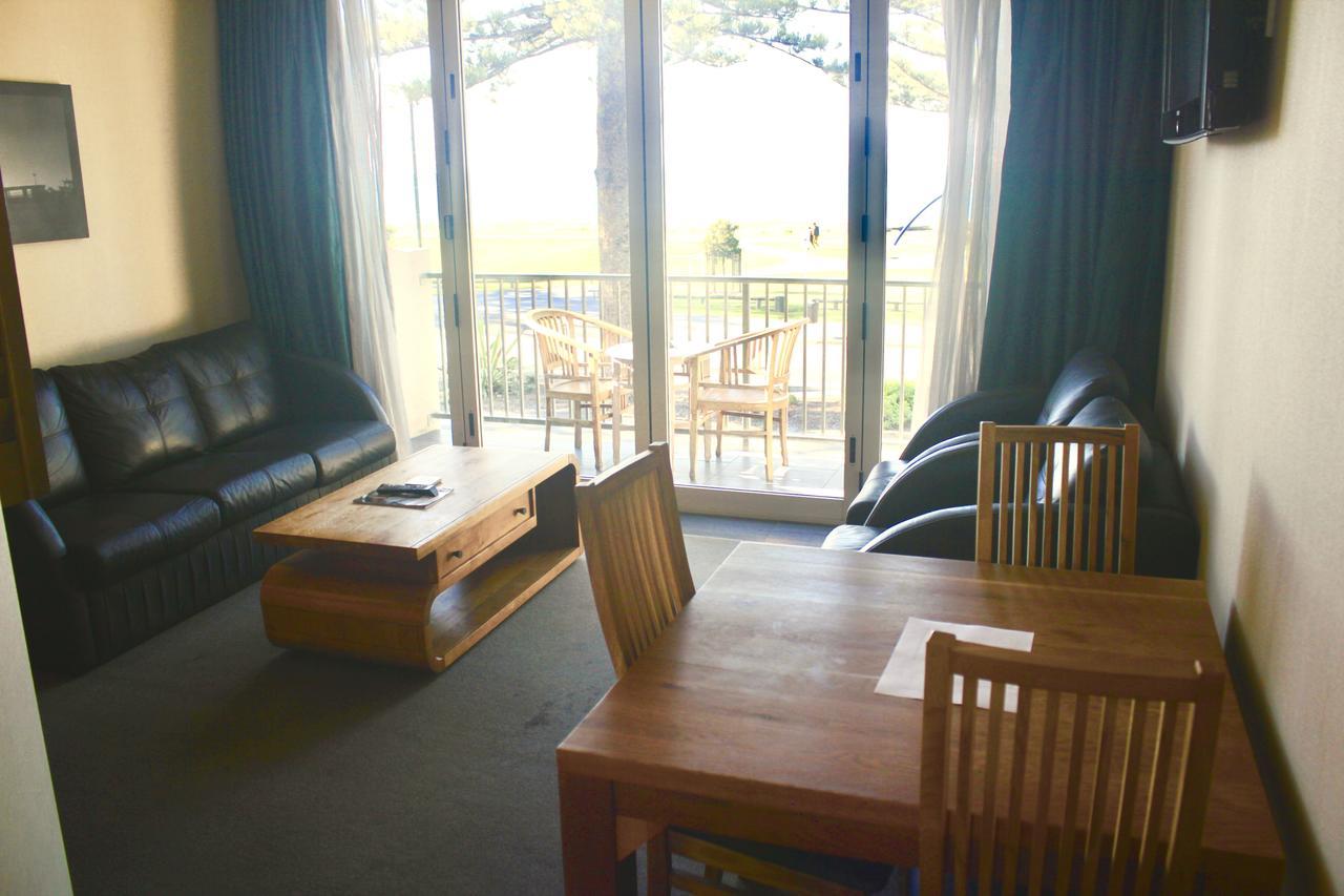 ホテル ザ ノーチラス ネーピア エクステリア 写真 Living room of a two-bedroom apartment