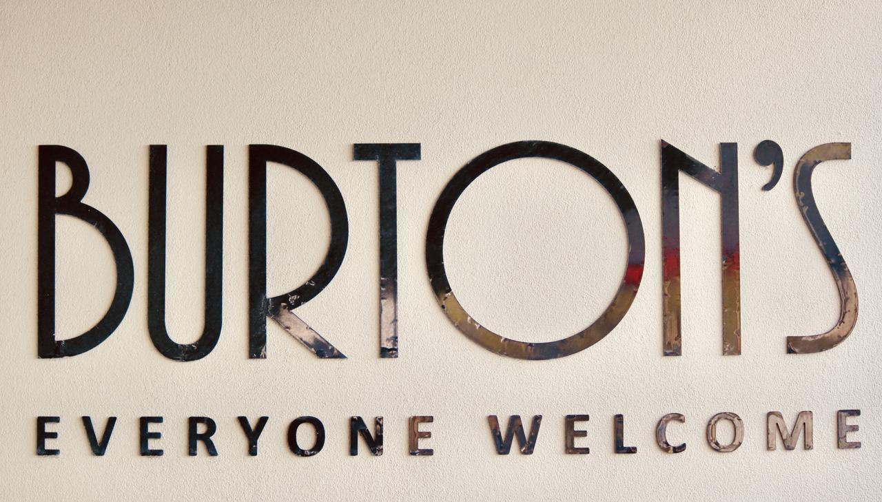 ホテル ザ ノーチラス ネーピア エクステリア 写真 The Burton logo